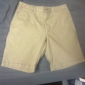 Izod Mens Khaki shorts stretch